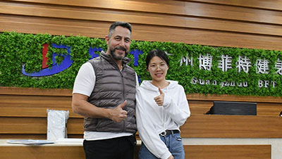 美国客户采购花季传媒APP下载健身房器材